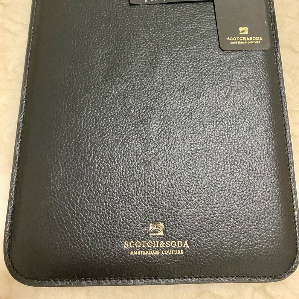 Scotch & Soda leather sleeve